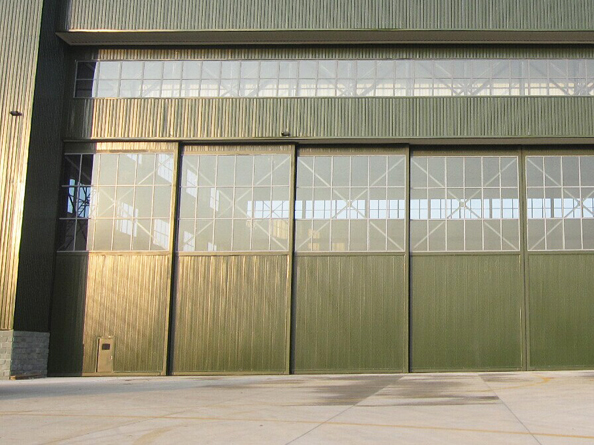 推拉式机库门